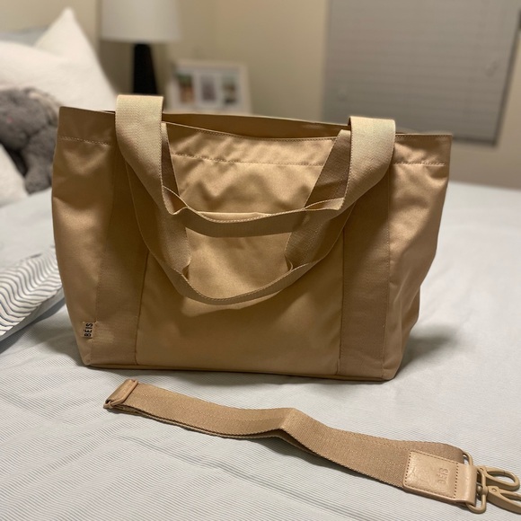 BEIS The BÉISics Tote 
in Beige - Picture 5 of 6